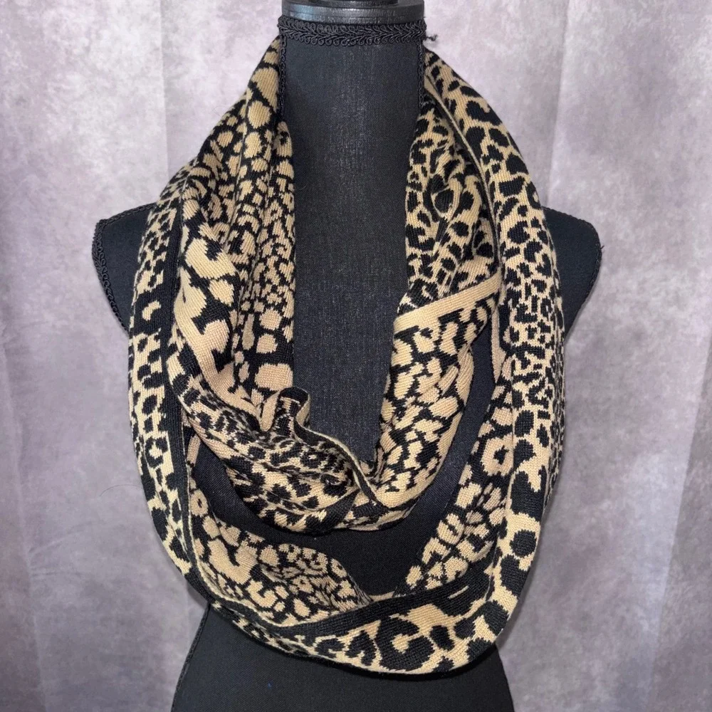 Michael Kors Women OS Tan Leopard Print Infinity Scarf Chic Animal Print